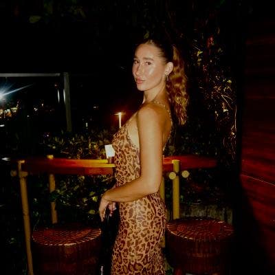 Single working professional looking to rent a room Main Photo