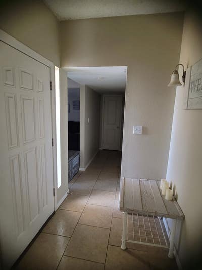 Unfurnished or Furnished room for rent w pool  Main Photo
