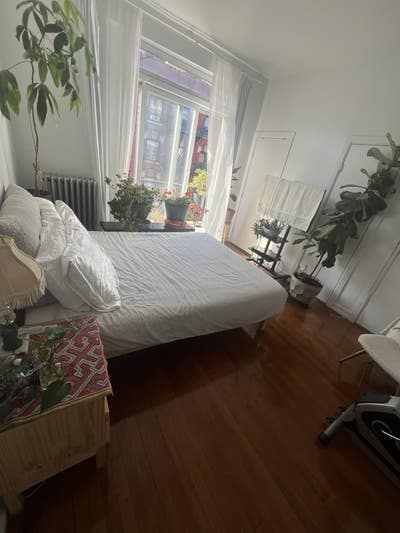 Near Columbia & City College Bright /spacious room Main Photo