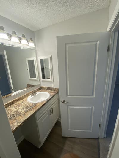 Room for rent with private bathroom Main Photo