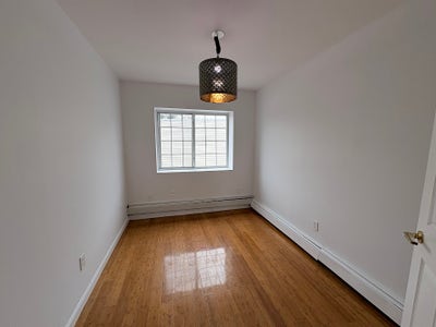 Spacious rooms available in 5br.3ba! Patio!  Main Photo