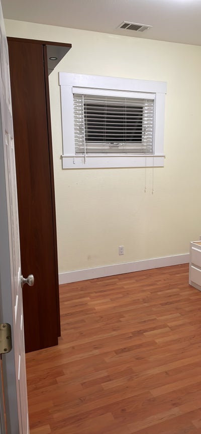 Room for rent utilities included  Main Photo