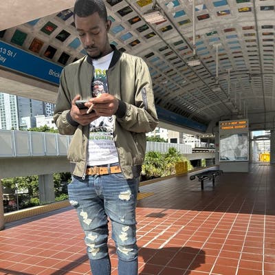 Couple seeks large room Main Photo