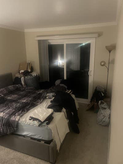 Only Room in a apartment  Main Photo