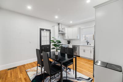 Room in Roxbury on a flexible lease Main Photo