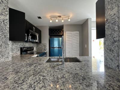  Fully Renovated with In_unit Washer and Dryer Main Photo