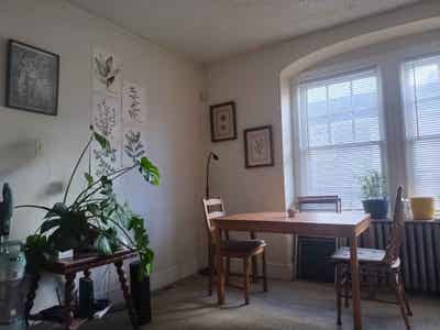 1 Room Main Line Queer Friendly & Many Amenities Main Photo