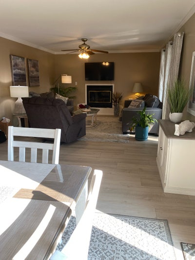 Single room. Fully furnished , queen bed Main Photo