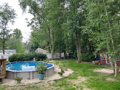 Room for rent w/access to heated pool Main Photo