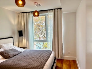 PRIVATE-luxury-one BR apt-Washer/Dryer - roof deck Main Photo