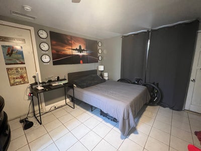 Own bathroom and entrance  Main Photo