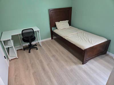 Bedroom for rent in Lakeland Main Photo