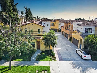 Single Room in 3 bed house in Downey Main Photo