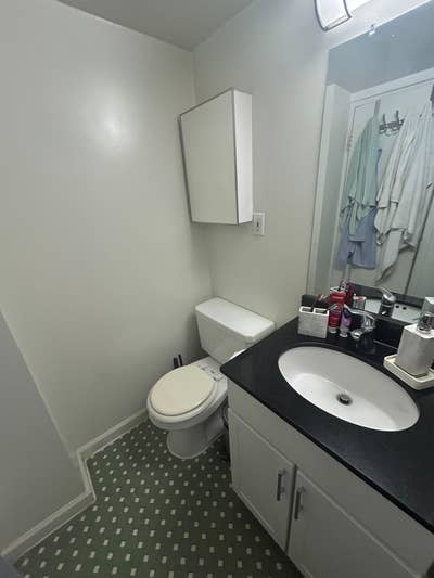 Room in Woodley Park Apt ~6 min walk from Red Line Main Photo