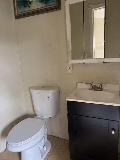 Private entry! room and private bathroom Main Photo