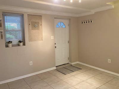 Capitol Hill one Bedrm Eng Basement Apt near Metro Main Photo