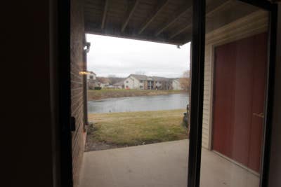 Muskego 1 BR first floor Condo w att garage Main Photo