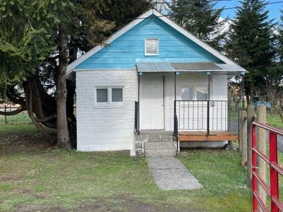 Cottage with sleeping loft  Main Photo