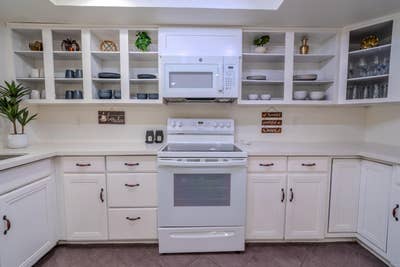 Quick access to public transportation, quiet neigh Main Photo