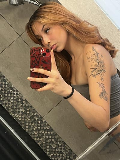 19 year old woman needs a room in Burbank CA Main Photo