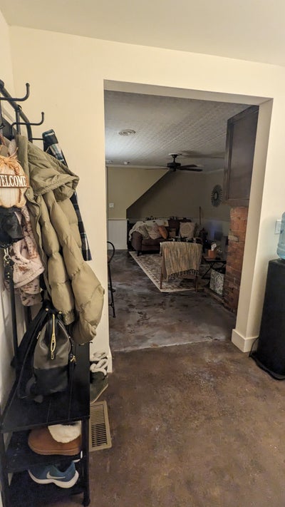 2 Room Bedroom Available in Hillsborough  Main Photo