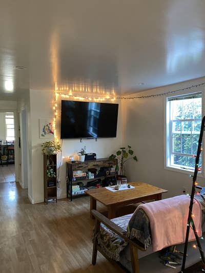 Roommate wanted -- Available now (urgent) Main Photo