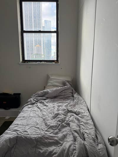 😍 NYC Steal: Affordable Sunny Room in Midtown 😍 Main Photo