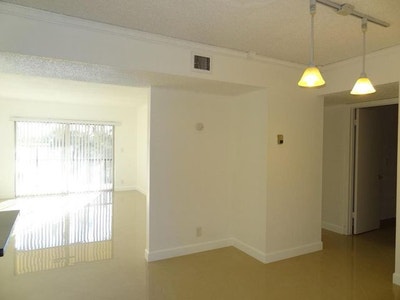 Aparment for rent in Casa Del Riowalking distance  Main Photo