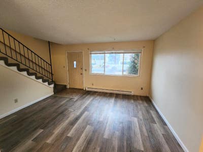 2 Bedroom 1.5 Bath Townhouse 5 Min Drive to U of I Main Photo