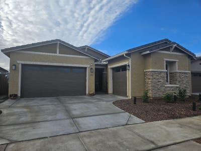 Modern (2024) 1BedBath 682 sq ft Suite |Utilities Main Photo