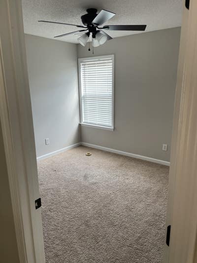 Excellent Deal! - Looking for a roommate in Johns  Main Photo