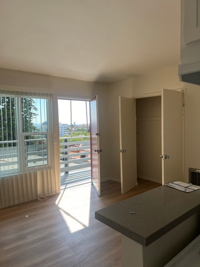 Studio with an amazing city view ftom the balcony  Main Photo