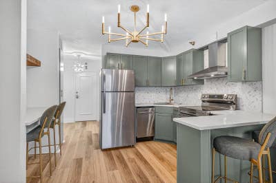 Modern 1 Bed Bath Condo in Downtown Pensacola_All  Main Photo