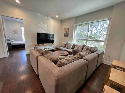 Room for Rent by Runyon Canyon Utilities Included Main Photo