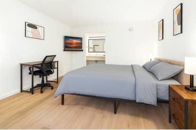 Modern Bridge City home  Fully furnished rooms, eq Main Photo