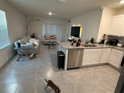 One room for rent Main Photo