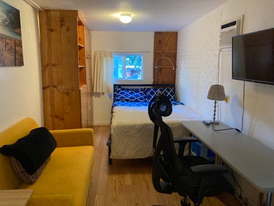 Clean and Cozy Independent Studio in Studio City Main Photo