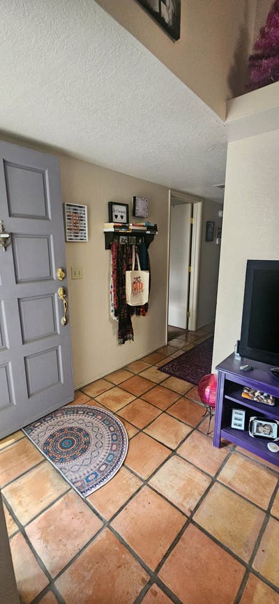 Unfurnished guestroom  Main Photo