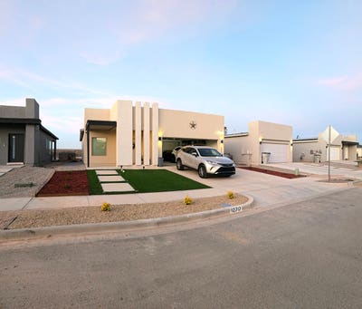 Cozy clean room Main Photo