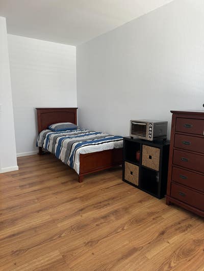 Room for Rent Main Photo