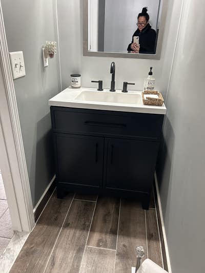 12 by 12  bedroom with private bathroom Main Photo