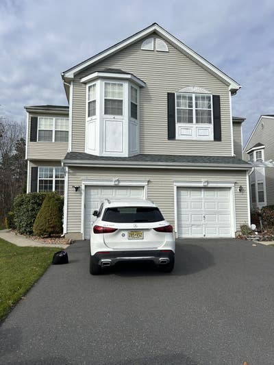 12 by 12  bedroom with private bathroom Main Photo