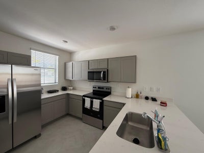 Rooms for rent in brand new townhouse Main Photo