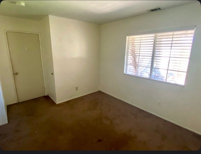 Private 1 bedroom with shared bathroom Main Photo