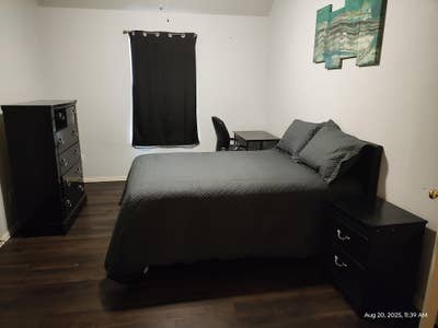 Furnished room and luxury home Main Photo