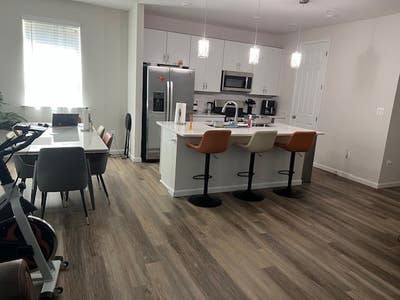 Furnished Bedroom for Rent_Ideal for Professional Main Photo