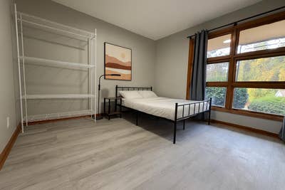 Just Renovated 1St Time on Home Fast Wifi • 3 Min  Main Photo