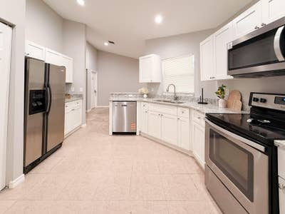 Modern living close to it all but very quiet home. Main Photo