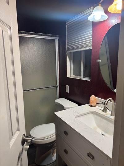 Large room in a nice home Main Photo