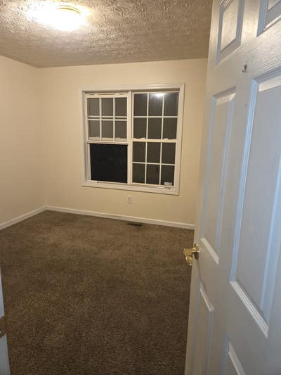 One Room for Rent Main Photo
